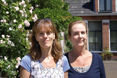 Karin van der Schee (l) en Monique van der Linden. Foto: Frank van der Veen