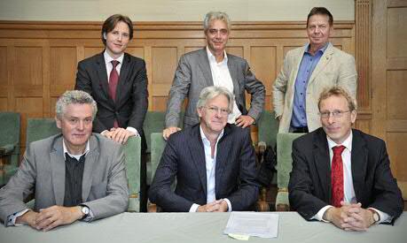 Back: Bas Krajenbrink (De Huismeesters), Lex de Boer (Lefier) and Pieter Bregman (Nijestee). Front: Henk Pijlman (Hanze University of Applied Sciences), Ton Jochems (SSH) and Jan de Jeu (UG).