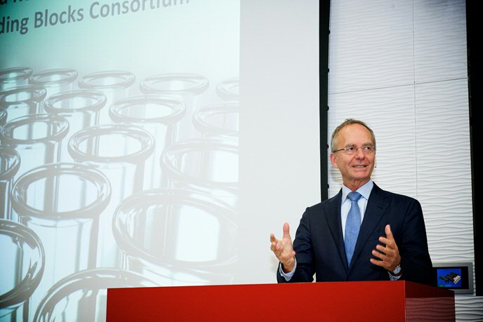 Minister van Economische Zaken Henk Kamp tijdens de presentatie van CBBCMinister of Economic Affairs Henk Kamp