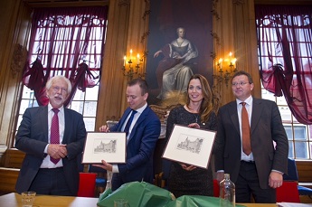 President of the Board of the University of Groningen Sibrand Poppema presents an engraving of the Academy Building in Groningen to representative Sander de Rouwe and alderman Thea Koster.