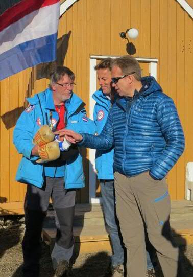 Loonen met minister Koenders en de Noorse minister. Foto: Lydia Mensingfeld