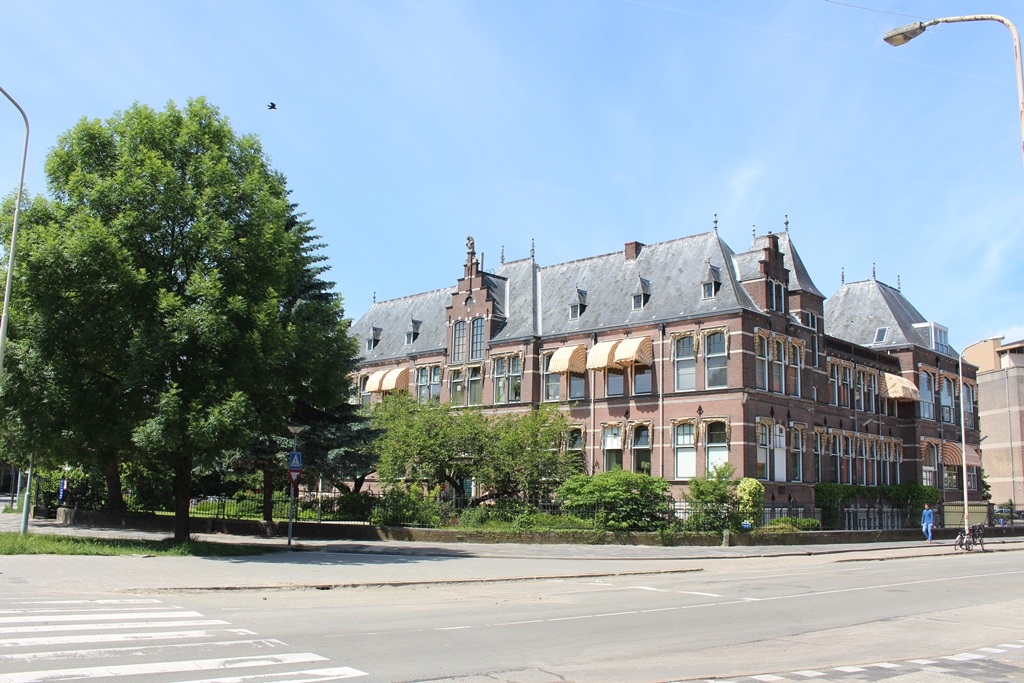Bloemsingel 1: nieuw onderkomen University College Groningen