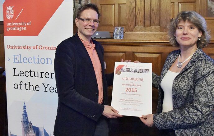 Taatgen en Hanny Elzinga, dean van het Honours College.