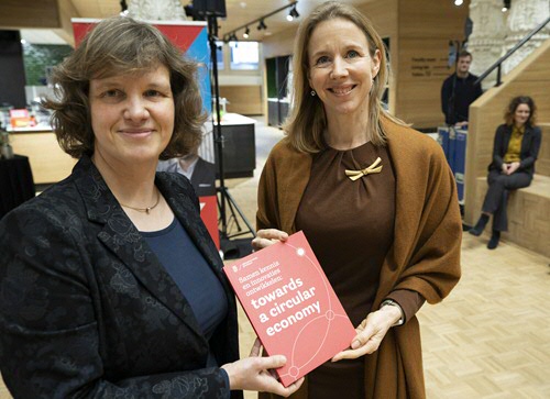 Prof. dr. Iris Vis en Minister van Veldhoven
