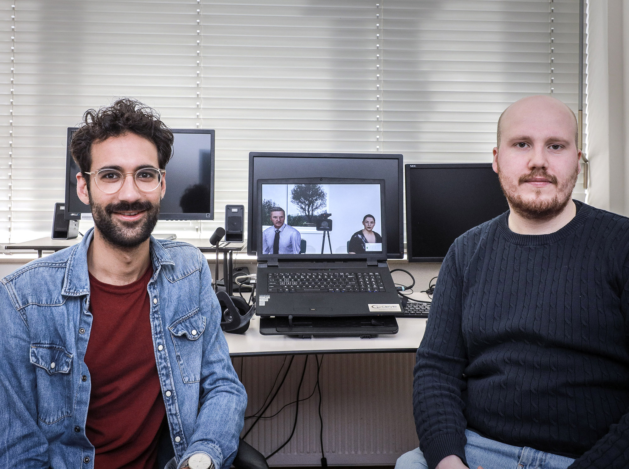 PhD-onderzoeker Mathijs Nijland (links) en onderzoeksmedewerker Bart Lestestuiver (rechts) zijn nauw betrokken bij de uitvoering van het onderzoek naar stressweerbaarheid met de naam ‘Building Bounce Back’.