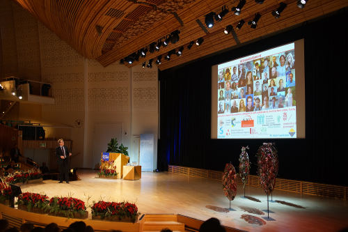 Nobellezing in StockholmBen Feringa giving his Nobel lecture in Stockholm. © RUG. Photo: Peter van der Sijde.