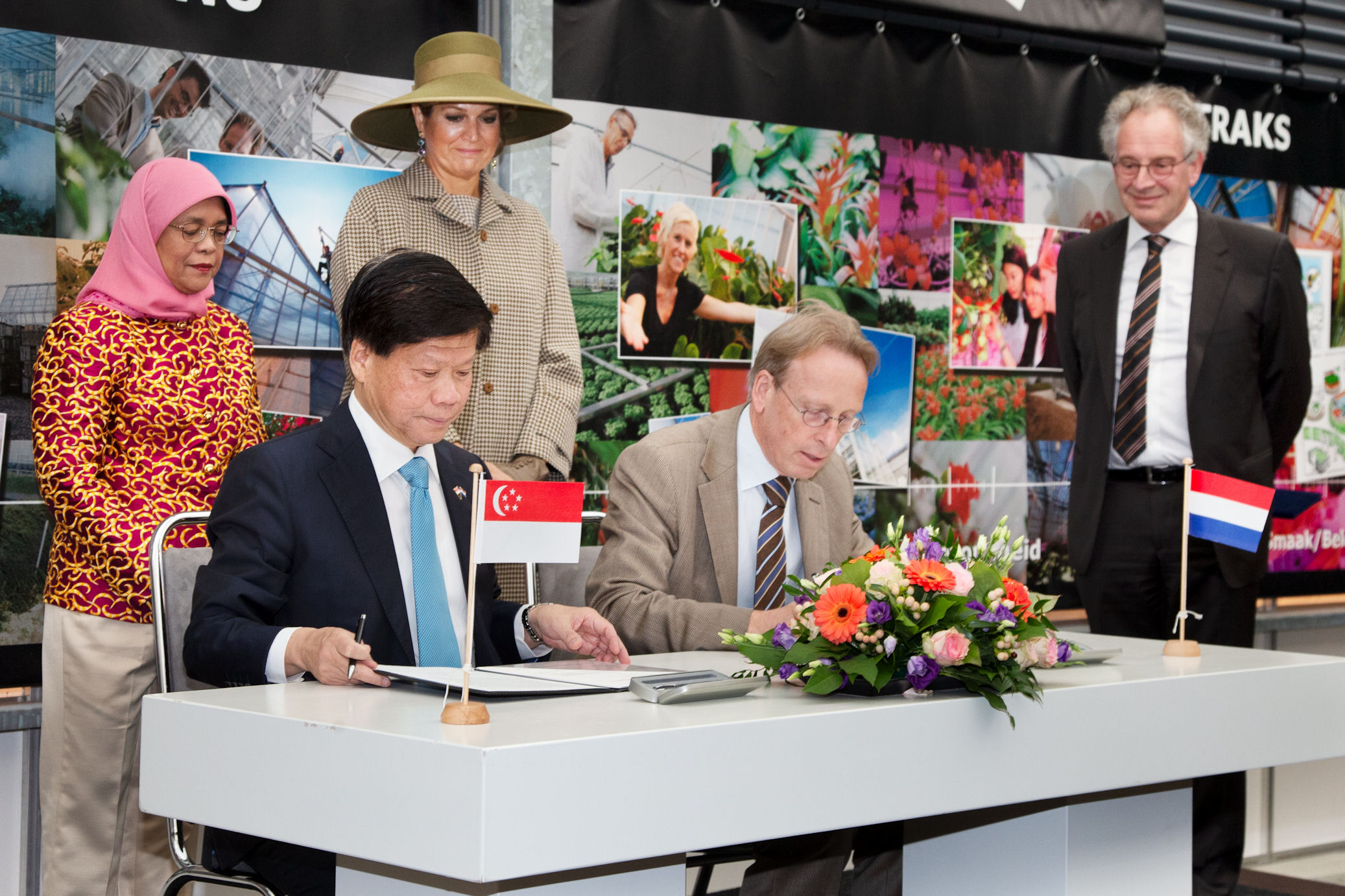 Signing witnessed by Singapore’s President Halimah Yacob and Queen Máxima