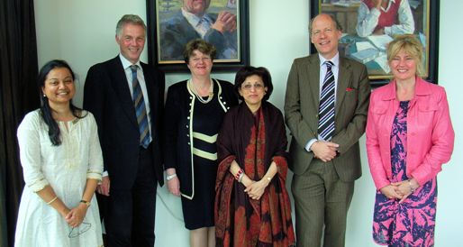 From left to right: Dr Tamalika Banerjee (Zernike Institute for Advanced Materials), Prof. Thom Palstra (Director of the Zernike Institute for Advanced Materials), Prof. Petra Rudolf (Professor Experimental Solid State Physics at the Zernike Institute for Advanced Materials), the ambassador H.E. Ms. Bhaswati Mukherjee, Prof. Jasper Knoester (Dean of the Faculty), and Ms. Anita Veltmaat (International Relations advisor of the University of Groningen).