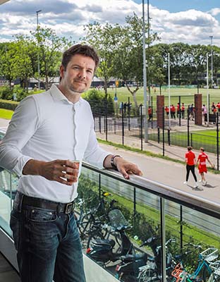 Den Hartigh bij FC Groningen, één van de voetbalclubs die deelneemt aan het project 'Resilient Athletes: A multidisciplinary person-centered approach'