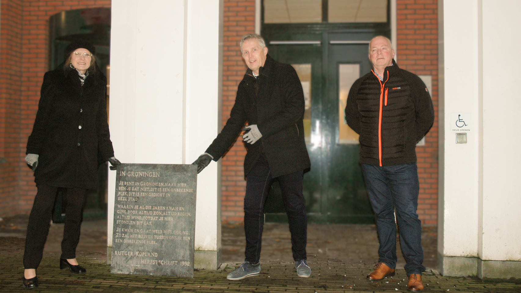 Jos Roewen (VSB) en Jan Nauta (HOMIJ) ontvangen Koplands gedichtsteenJos Roewen (VSB) and Jan Nauta (HOMIJ) receive the Kopland poem stone