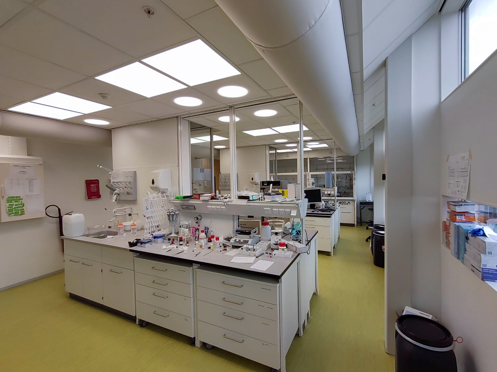 Nieuwe chemische labfaciliteiten Linnaeusborg gereedNew chemical lab facilities in Linnaeusborg in use