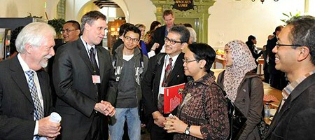 Retno Marsudi and Ron Holzhacker meet at the spring conference