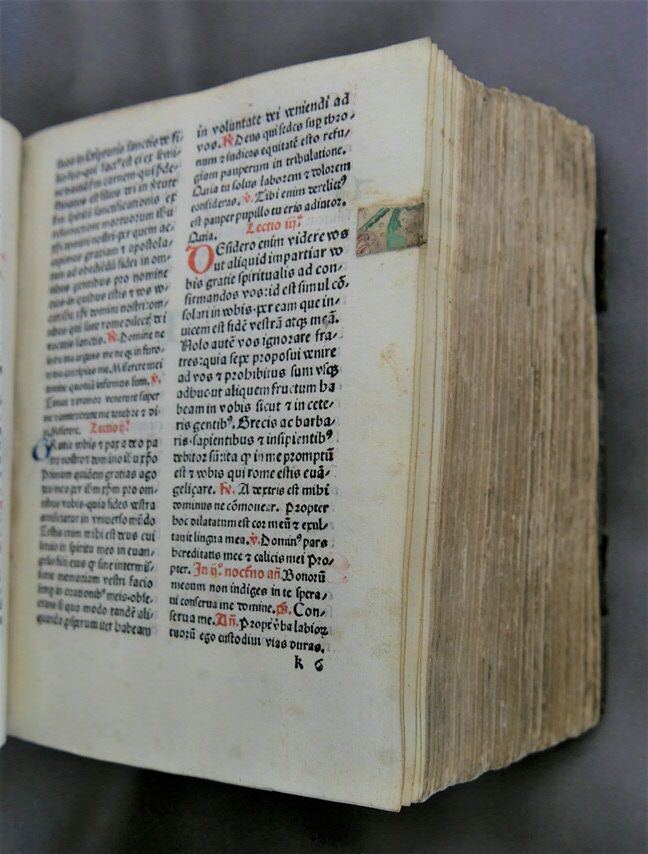 Inc. 55. Een bladwijzer gemaakt van een verlucht handschrift in een Romeins brevier.Inc. 55. A page tab made from an illuminated manuscript in a Roman breviary