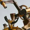 Goniometer to determine angles between cristal faces