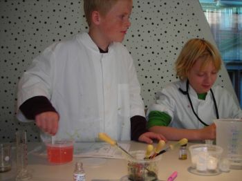 Kinderen in het proeflab