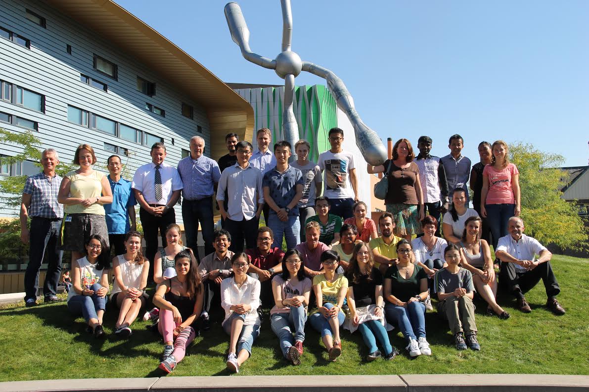 Row behind from left to right: Robbert Cool, Ykelien Boersma, Tjie Kok, Gerrit Poelarends, Hidde Haisma, Muhammad Saifuddin, Bin Liu, Frank Dekker, Chao Guo, Martijn Zwinderman, Hua Guo, Yvonne Mettes, Saravanan Thangavelu, Zainal Abidin, Robin Soemopawiro, Gea Cruiming. Third row: Haigen Fu, Hannah Wapenaar, Natascha Fehrmann. Second row: Yizhou Wang, Magda Wojcik, Christel Seegers, Hegar Pramastya, Maxwell Antoine, Ronald van Merkerk, Rita Setroikromo, Nikolaos Elefthriadis, Petra Ettema, Linda Dijkshoorn, Wim Quax. First row: Marilena Ourailidou, Yan Ni, Jielin Zhang, Brenda Zhang, Thea van den Bosch, Olivia Diaz, Jane Guan. Not on photo: Ingy Abdallah, Roberta Bartucci, Lieuwe Biewenga, Janine Buitendijk, Laura Florez Sampedro,Putri Utari, Joko Wibowo, Janita ZwindermanNiet op de foto: Ingy Abdallah, Roberta Bartucci, Lieuwe Biewenga, Janine Buitendijk, Laura Florez Sampedro,Putri Utari, Joko Wibowo, Janita Zwinderman