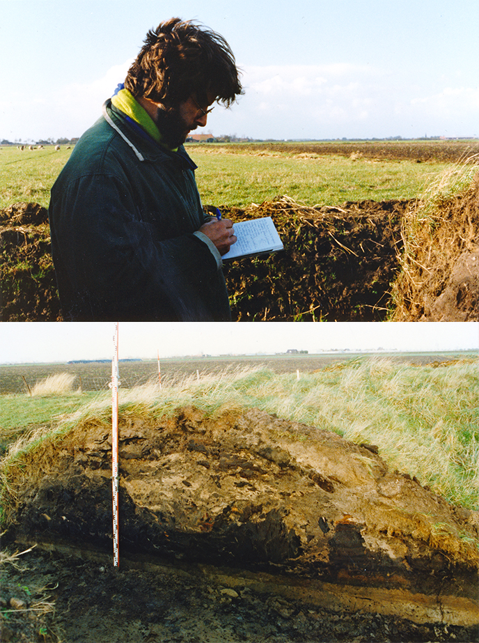 Boven: Henny Groenendijk maakt notities. Onder: De kern van de Oude Veendijk bevat plaatselijk nog vast veen. Het zandlichaam daarboven is een latere reparatie.