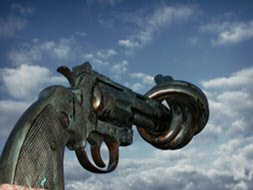 Source: Carl Frederik Reuterswärd’s Non-Violence: sculpture of a bronze Colt Python .357 Magnum revolver with a knotted barrel, in Sweden. PHOTO: Wikimedia Commons