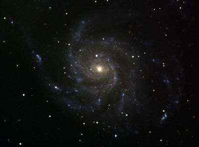 Colour plate of Messier 101 (M101). The observation lasted 10x10 minutes in the B-band, 7x10 minutes in the V-band and 5x10 minutes in the R-band with the crescent Moon above the horizon.