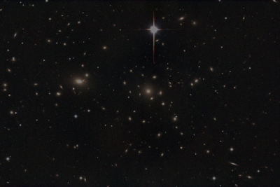 Het was weer een prachtige nacht van 17 op 18 april 2009. Marc Verheijen heeft dus een plaatje geschoten van de Coma cluster om te zien wat de telescoop kan; 5x30min in B, 4x30min in V, 3x30min in R. Coma is een van de grootste opeenhopingen van sterrenstelsels in het nabije heelal. Deze sterrenstelsels bewegen met 7200 kilometer per seconde van ons vandaan en het licht is 330 miljoen jaar onderweg geweest om tenslotte door onze telescoop opgevangen te worden.