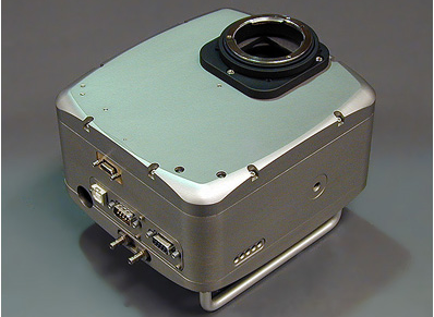 De camera waarover de sterrenwacht beschikt. In de behuizing zit een gevoelige digitale camera, een koeling en 8 filters.