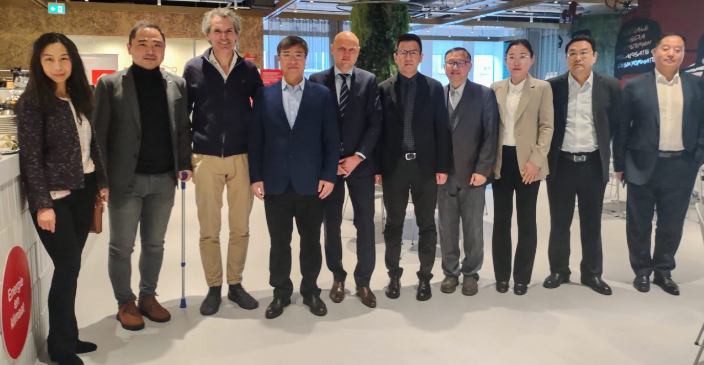 The Chinese delegation from Northwest A&F University, led by Vice President Wu Xiaocheng in the House of Connections, Groningen.. Photo: Marco in 't Veldt
