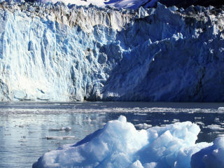 How can you predict how fast glaciers and ice caps will melt? And how do you find out if CO2 is the cause? ©TTphoto.