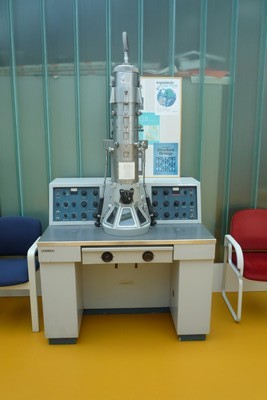 Oude elektronenmicroscoop | Foto Science LinX