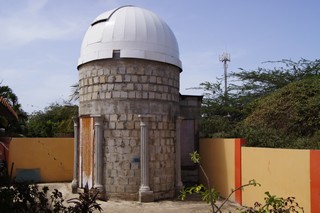 Het observatorium van Jeremio, in aanbouw op Aruba.