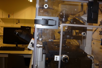 Microscoop met doorzichtige klimaatkamer
