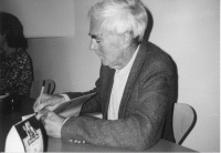 Schrijver Voskuil in Assen, 1 nov. 1998.