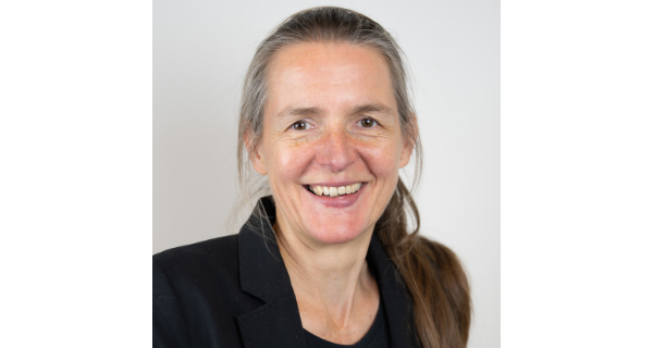 Dr. Bettina van Hoven
