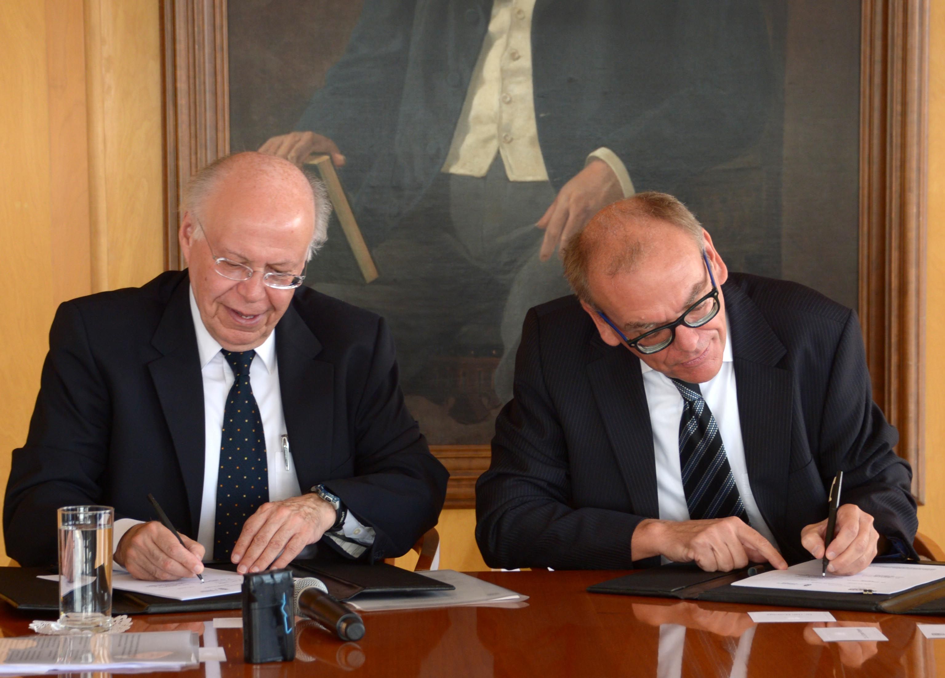 Groningen and Universidad Nacional Autónoma de México sign double degree PhD agreement