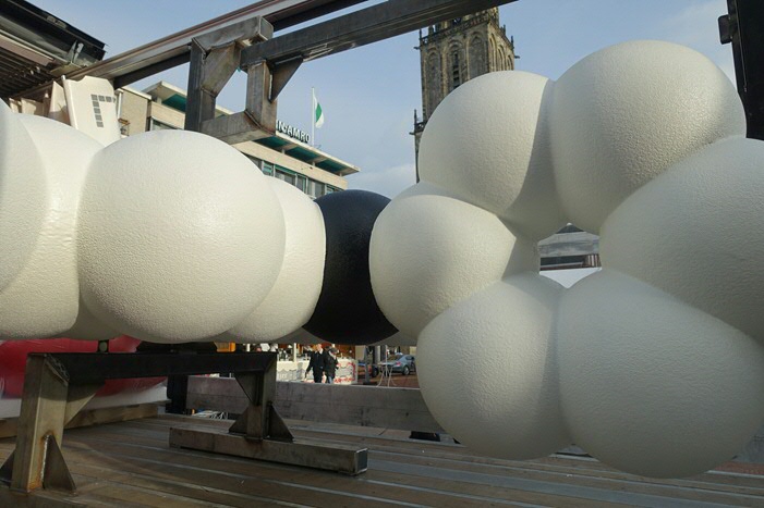 De oplevering van de nanocar op de Grote Markt