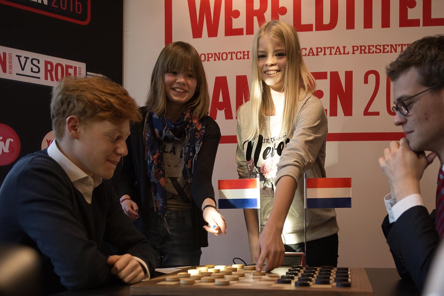 Openingszet door Suzanne Staal en Elizabeth Kramer, twee talenten van Damgenootschap Het Noorden, de organiserende vereniging