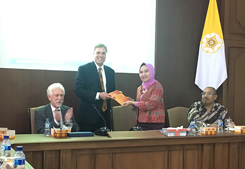 Prof. Poppema and Prof. Karnawati signed the MoU renewal in the presence of Prof. Ron Holzhacker, Director of the new research centre