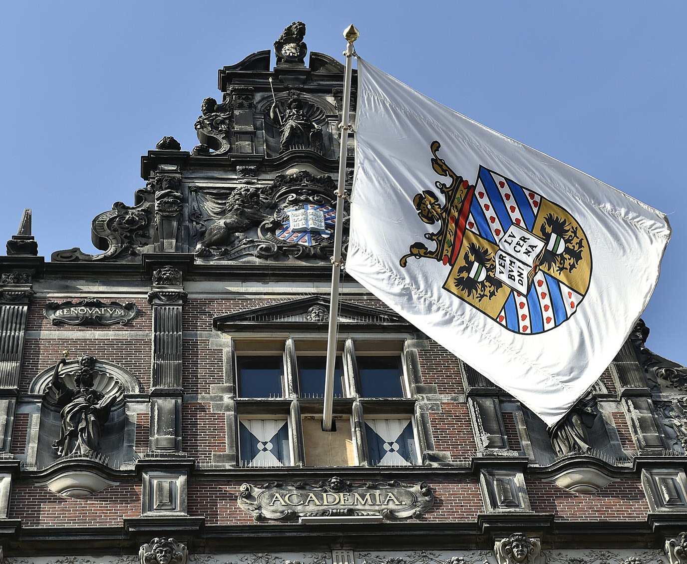 De top van het AcademiegebouwThe top of the Academy Building