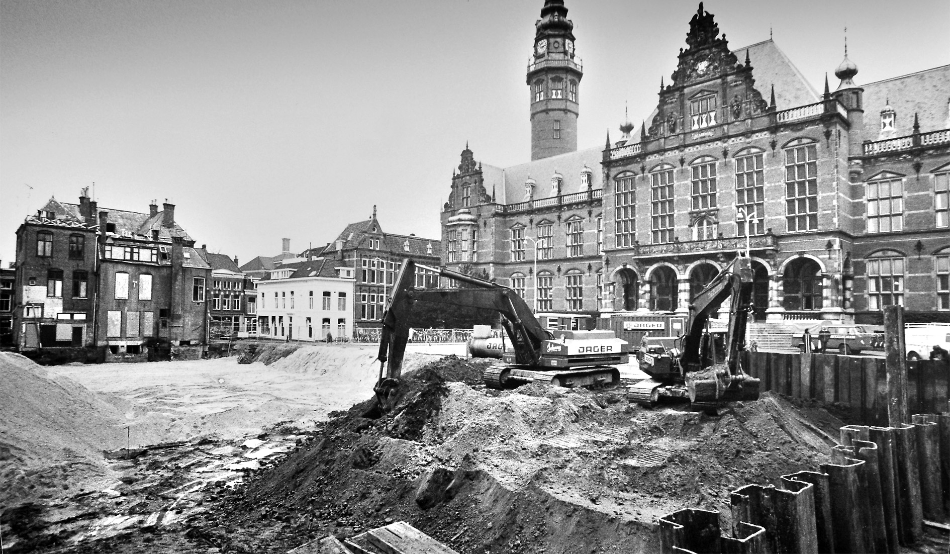 De bouw van de UB, op de plek van de net gesloopte BroerkerkAfter the demolition of the Broerkerk opposite the Academy Building