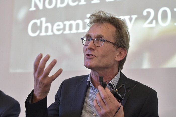 Prof. Feringa op de persconferentie na de bekendmaking van de NobelprijsBen Feringa at the press conference