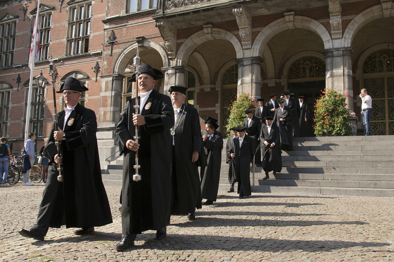 Cortège op weg naar de Martinikerk