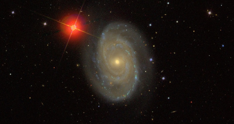 Het spiraalstelsel NGC 5371 is zeer efficiënt en bevat bijna geen missende normale materie.