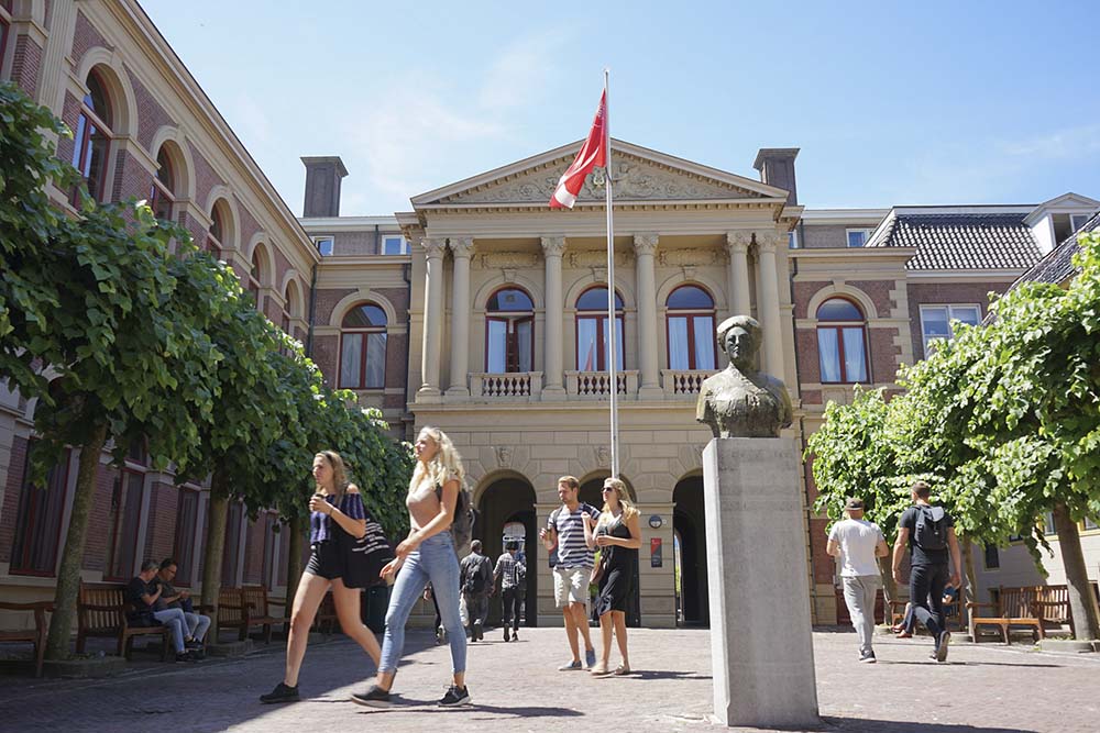 Letterenfestival in het Harmoniegebouw