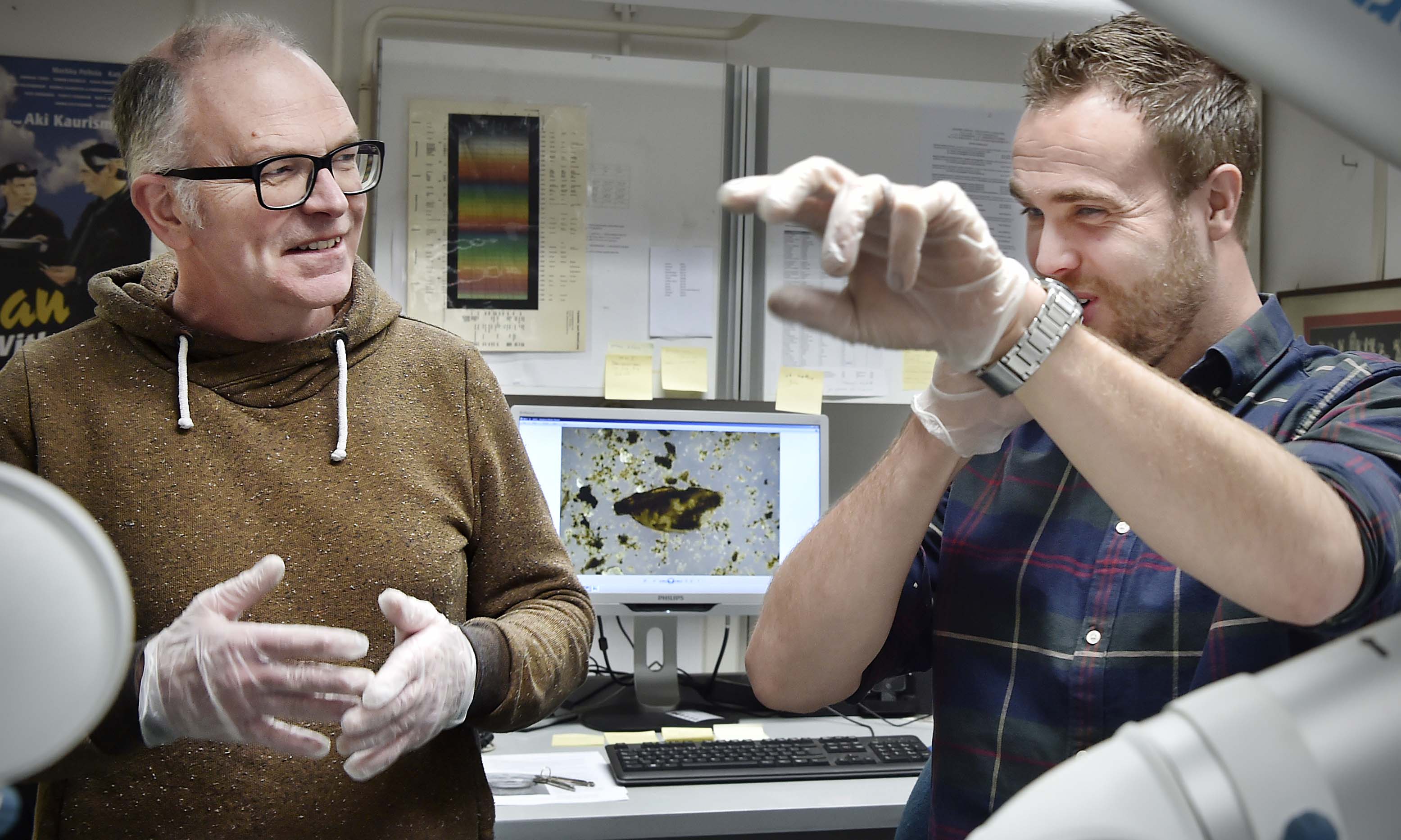 Met dank aan conservator Gert van Oortmerssen (links) en Yftinus van PoptaRestorer Gert van Oortmerssen (left) and Yftinus van Popta