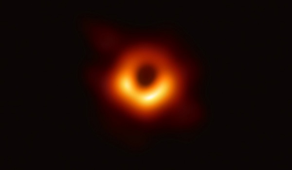 Astronomen maken eerste foto van een zwart gat