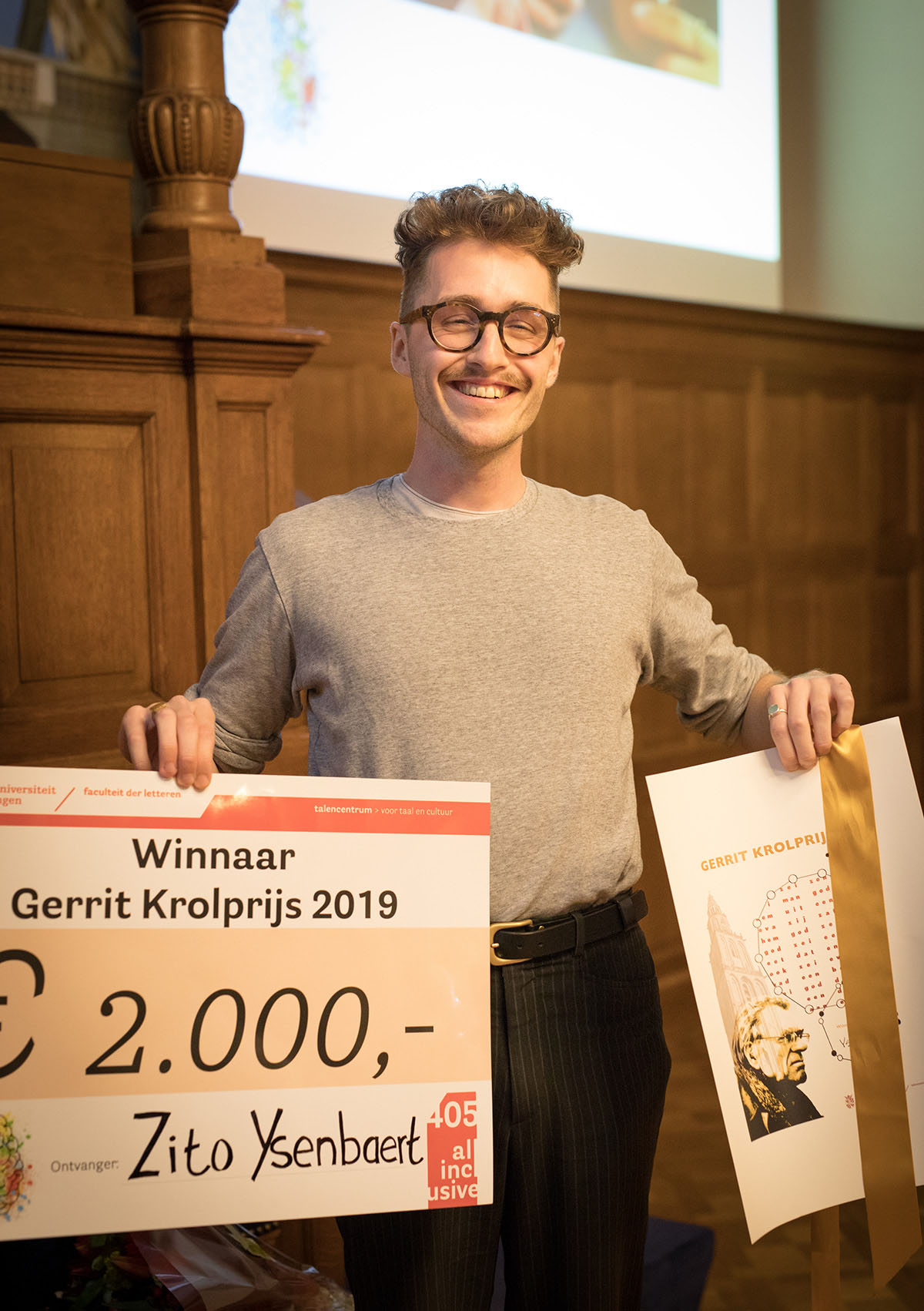 Zito Ysenbaert kreeg een oorkonde en een cheque ter waarde van €2000,- (Foto: Gerhard Taatgen)Zito Ysenbaert received a certificate and a cheque worth €2.000 (Photo: Gerhard Taatgen)