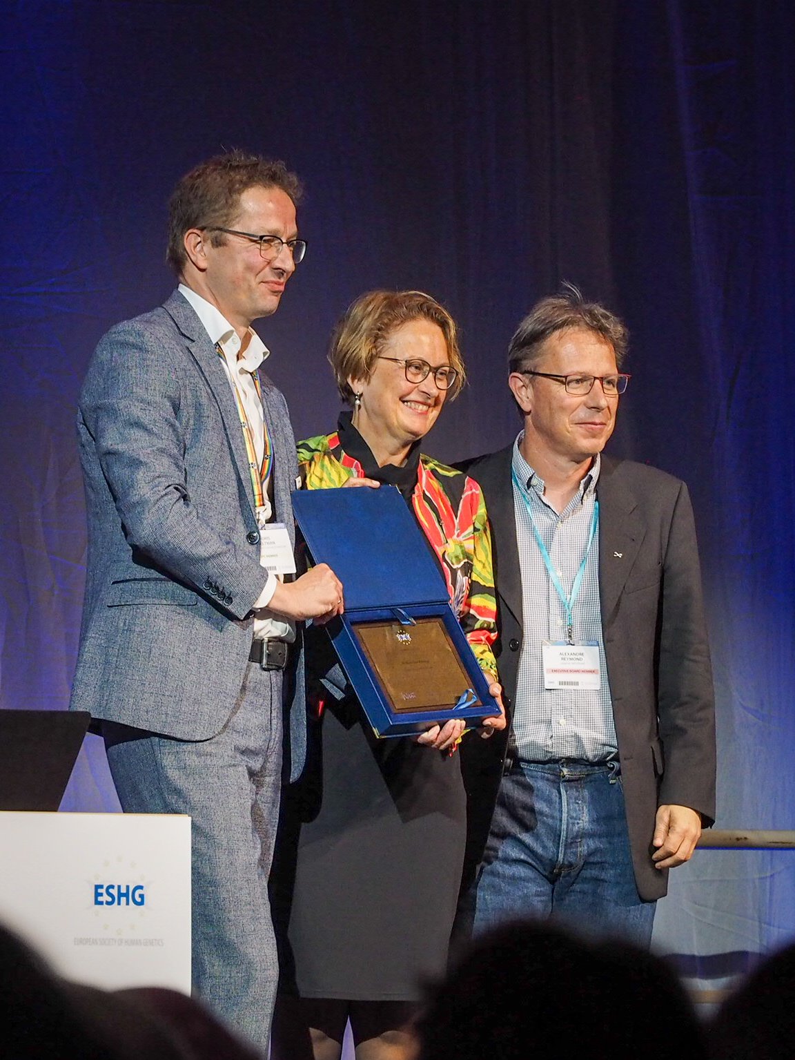 Wijmenga ontving haar prijs op dinsdag 18 juni tijdens het ESHG-congres.Prof. dr. Cisca Wijmenga has been awarded the 2019 award of European Society of Human Genetics (ESHG).