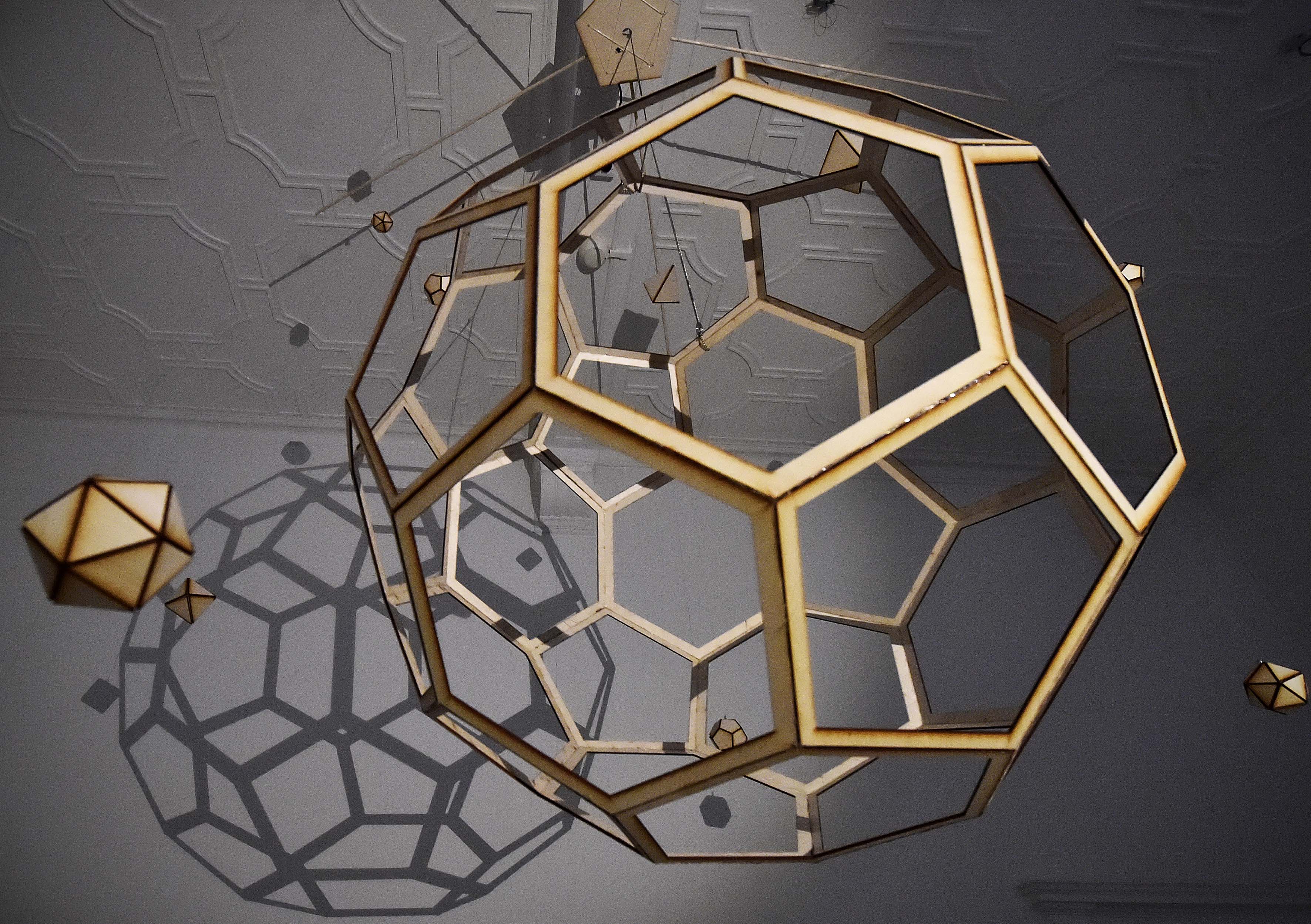 De buckyball, een molecuul dat gebruikt kan worden om zonlicht om te zetten in energie.The buckyball, a molecule that can be used to convert sunlight to solar power.