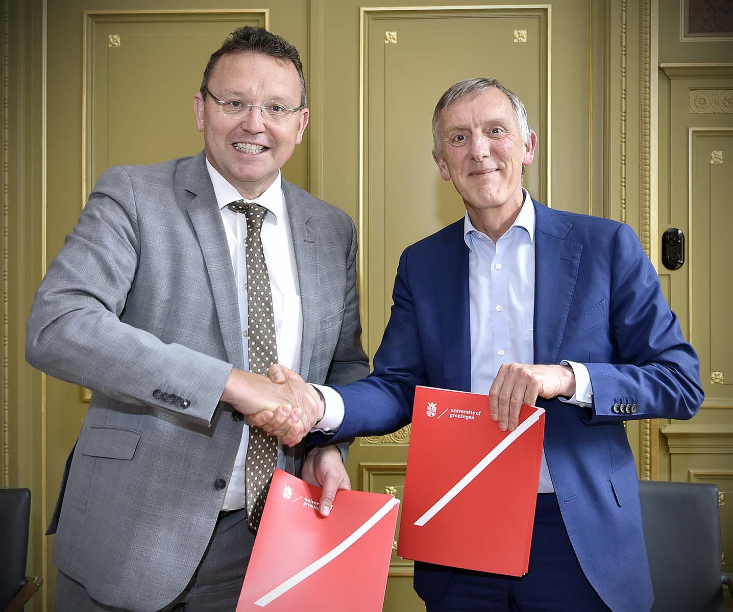 Jouke de Vries en WUR-rector Arthur Mol (Foto: Elmer Spaargaren)