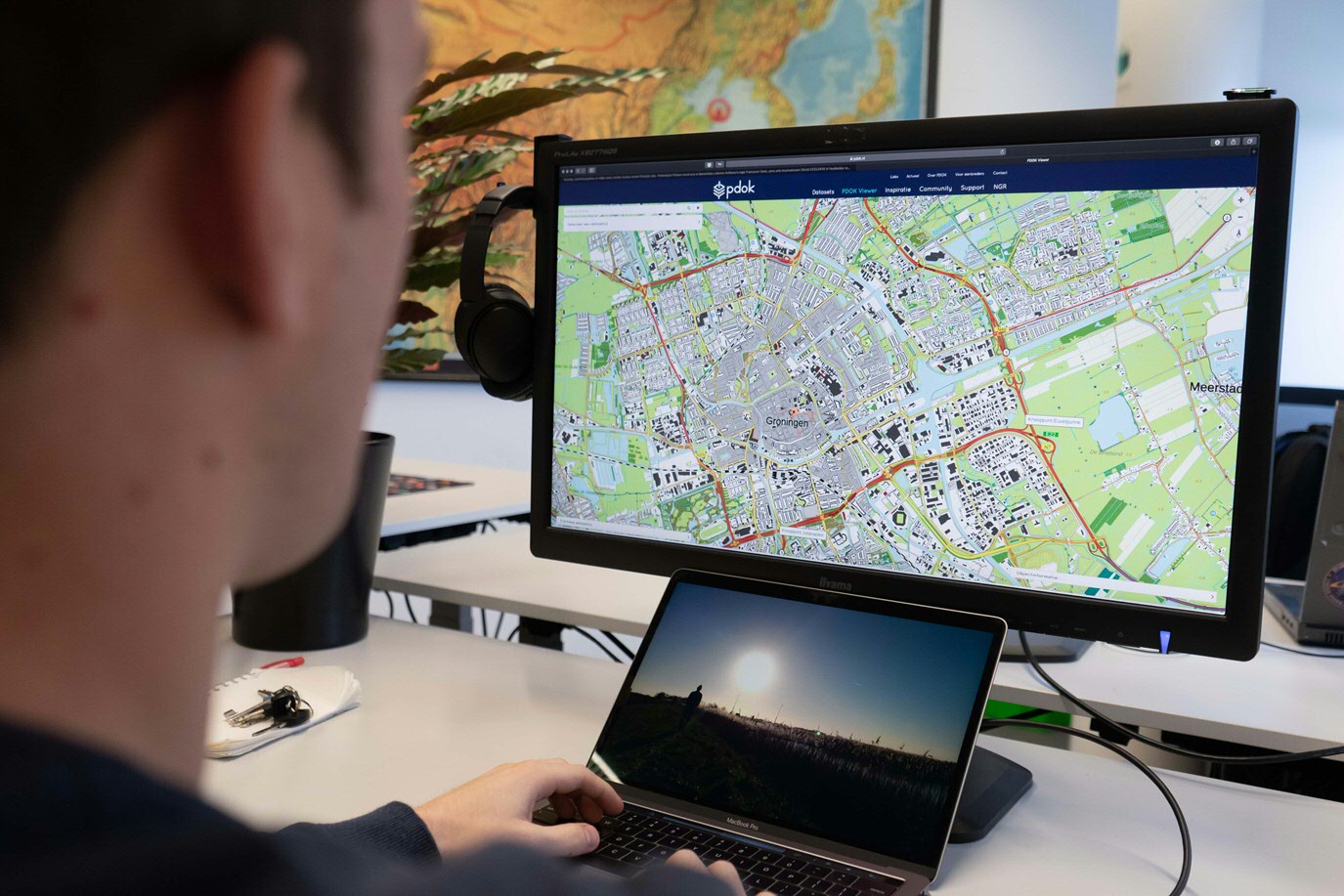 Stap 1: de digitale kaart van het kadaster, op basis van diverse geografische data.Step 1: the Land Registry Office digital map, based on various geographical data.