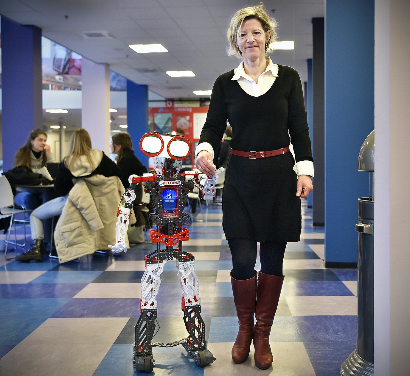 ‘Ouderen vinden robots best interessant, maar ze worden er niet meteen heel blij van.’